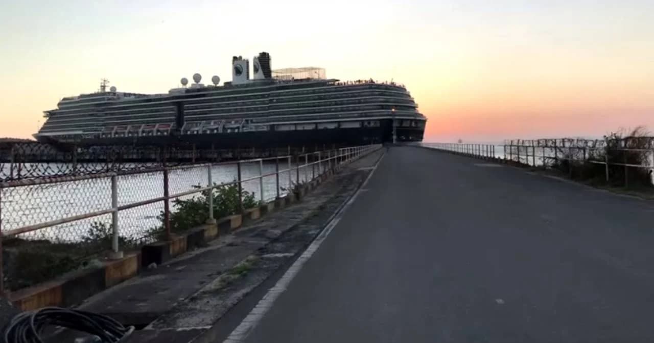 กัมพูชายังไม่ให้คนบนเรือ “เวสเตอร์ดาม” ขึ้นฝั่ง หลังพบ 20 คนเสี่ยงติดไวรัส COVID-19