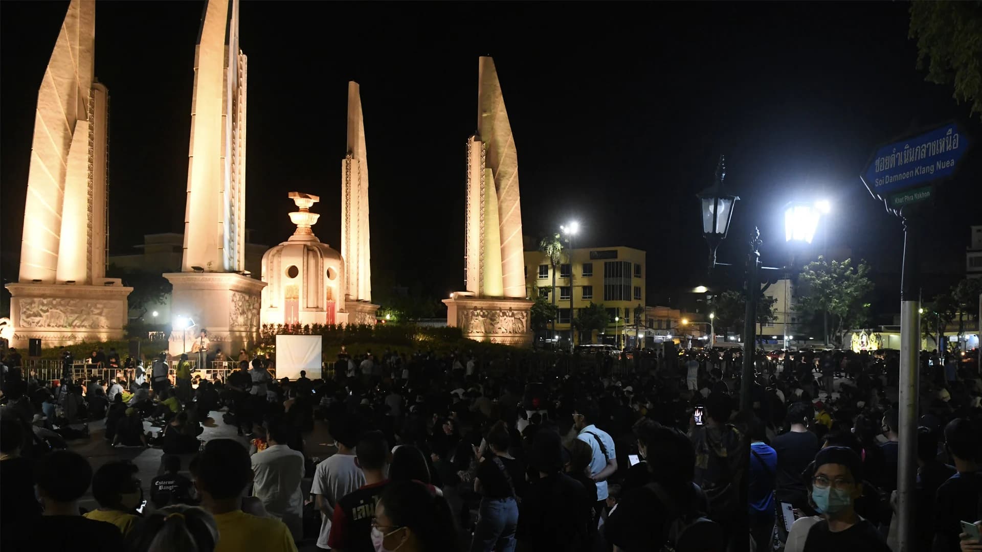 สรุป ‘เยาวชนปลดแอก’ เรียกร้องรัฐบาลยุบสภา หยุดคุกคามประชาชน ร่างรัฐธรรมนูญใหม่ รอฟังคำตอบใน 2 สัปดาห์