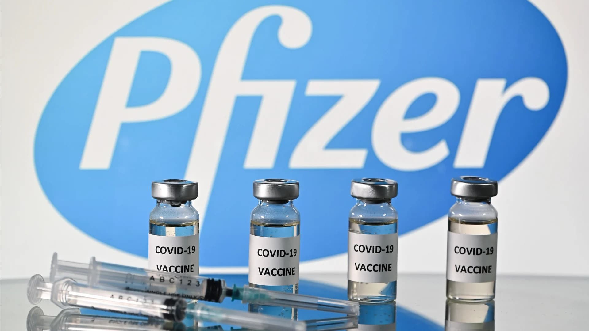 วัคซีนโควิด-19 ของไฟเซอร์ให้ผลดีถึง 95% ไม่มีผลข้างเคียงอันตราย เตรียมยื่นขอใช้ฉุกเฉินไม่กี่วันข้างหน้า