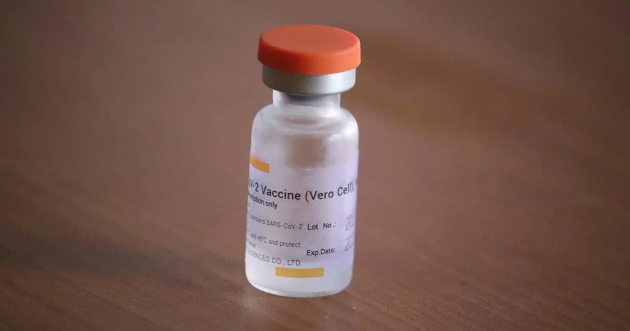 ‘ซิโนแวค’ อาจมีสิ่งปนเปื้อนขณะบรรจุ ทำหลายคนมีอาการคล้ายอัมพฤกษ์ ประสานผู้ผลิตหาความผิดปกติแล้ว