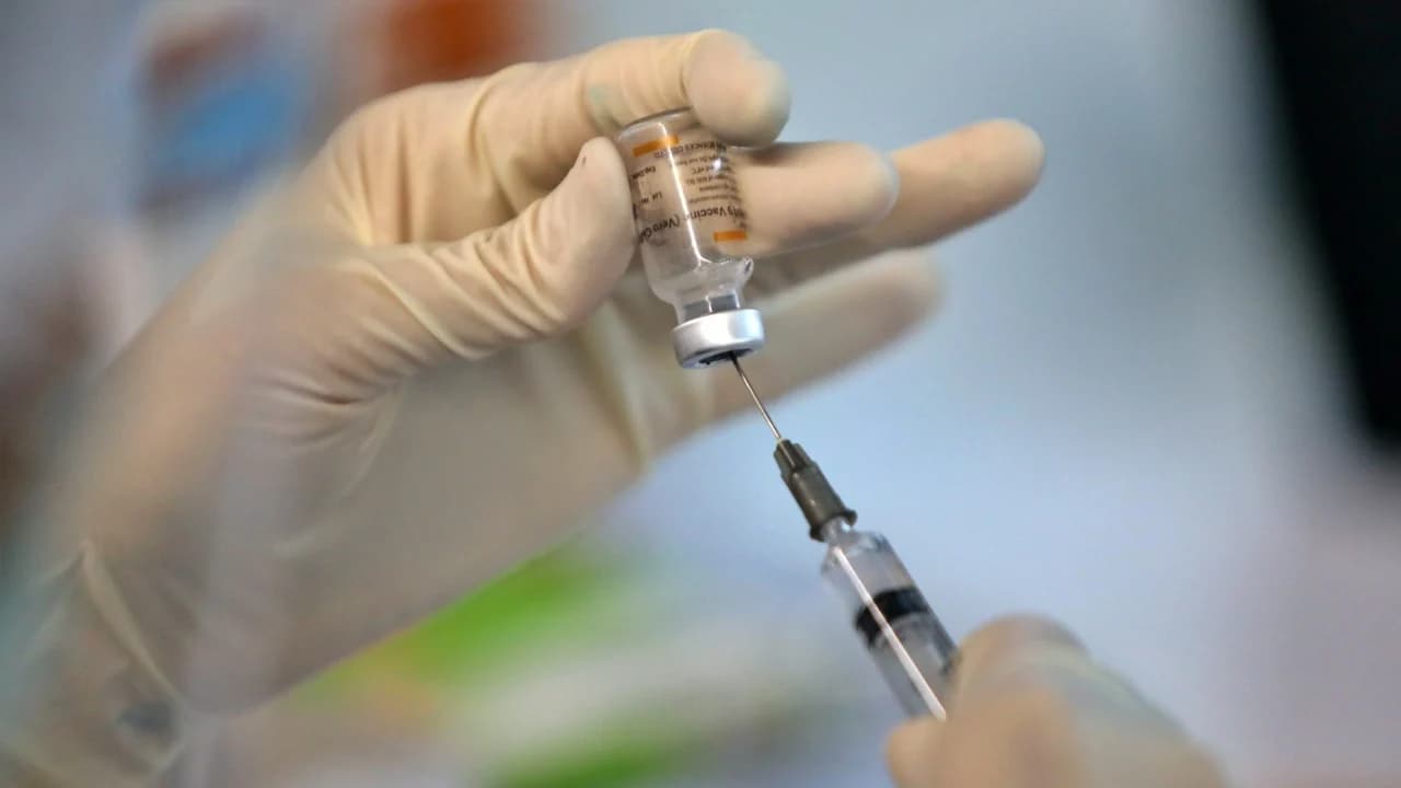 อย.สั่งเบรก ‘ชิโนแวค’ รุ่นการผลิต C202105079 พบวัคซีนกลายเป็นเจล