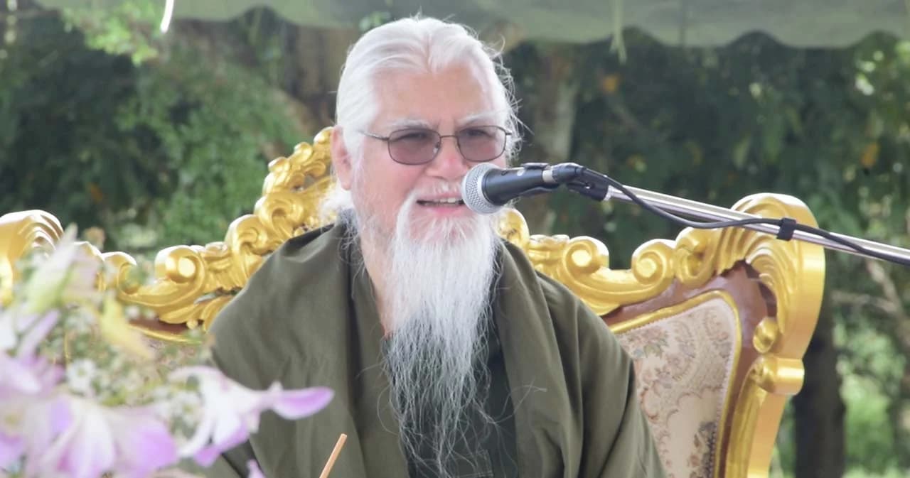 เปิดประวัติ ‘อดีตพระยันตระ’ ก่อนดราม่า พระสงฆ์กราบไหว้