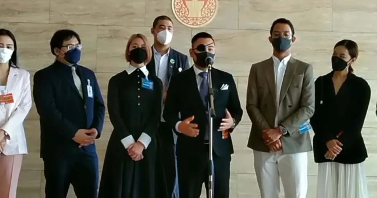 ไข่เน่า -ลูกนัท และกลุ่มเจริญporn เข้าสภาฯ ขอผลักดันหนังโป๊ถูกกฎหมาย