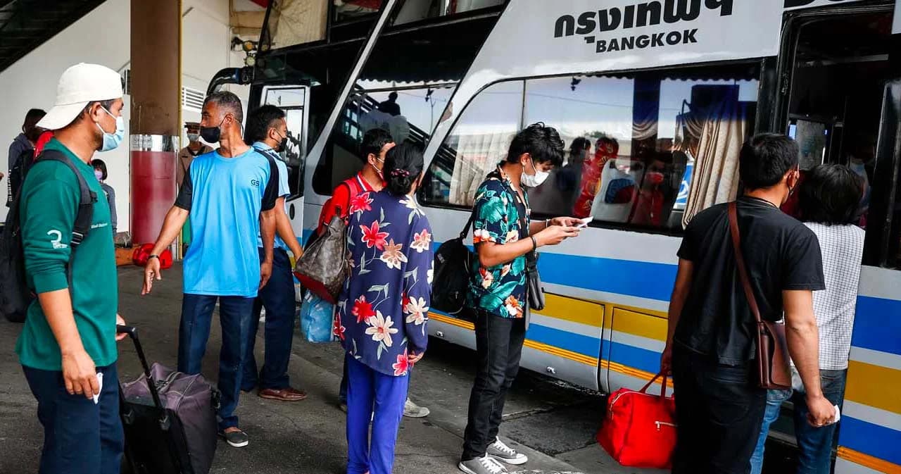 เดินทางปีใหม่ คนนั่งรถโดยสารเกิน 4 ช.ม. ต้องตรวจ ATK ทุกคน