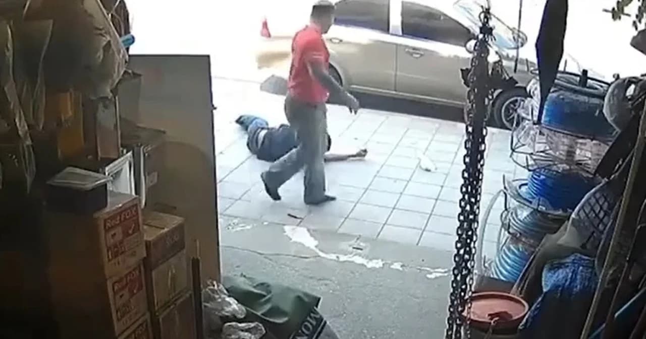 ‘ไรเดอร์หัวร้อน’ ขี่จยย.ชนคนบนทางเท้าแล้ววนกลับกระทบซ้ำ ถูกดำเนินคดีแล้ว