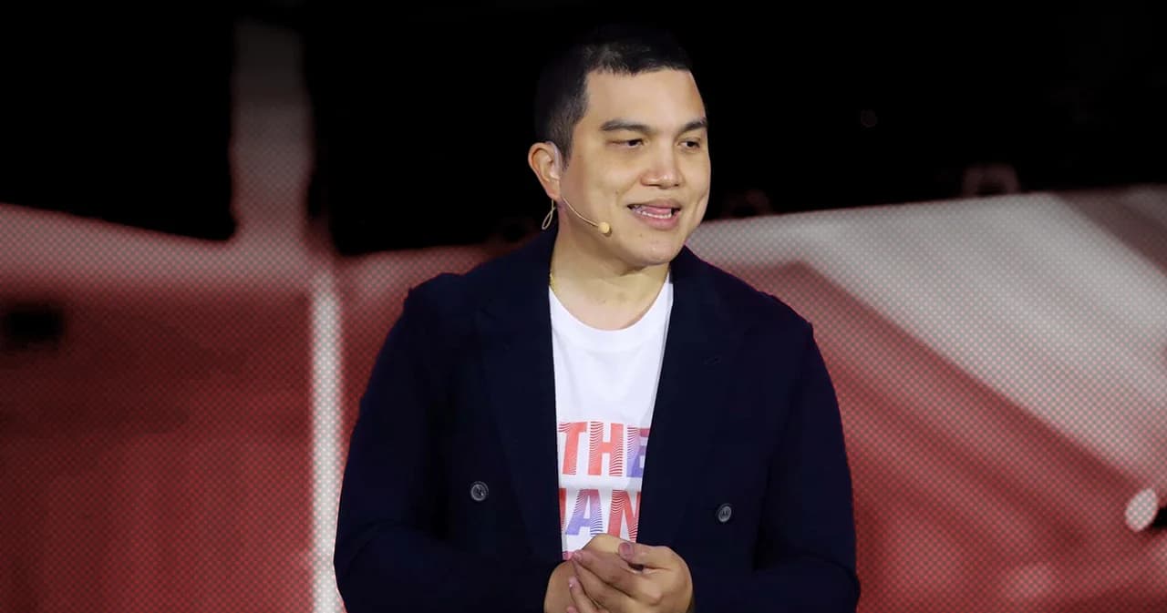 รู้จัก ‘เอิง’ คณาพจน์ โจมฤทธิ์ เพื่อนสนิท ‘อุ๊งอิ๊ง’ แพทองธาร ชินวัตร ที่ติดตาม ‘เศรษฐา’ ไปสหรัฐฯ