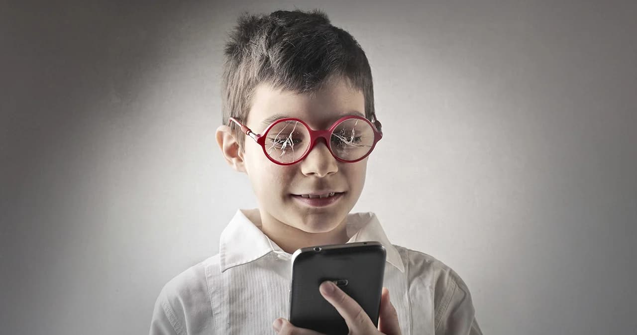 ถูกหลอก-ปัญหาทางจิต-ออทิสติกเทียม หักดิบ 'เด็ก' ห้ามเล่นโซเชียลฯ ป้องกันหรือละเมิดสิทธิเยาวชน?