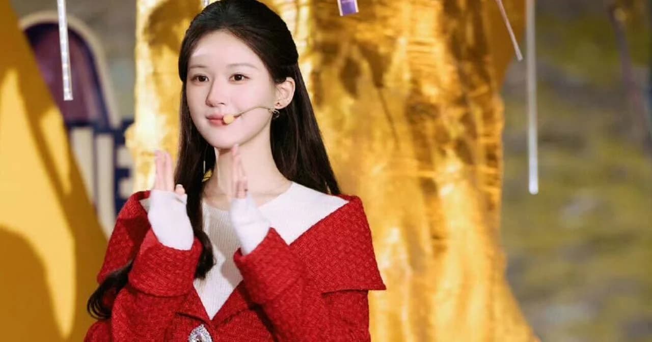 การกลับมาของ ‘จ้าวลู่ซือ’ กับรอยยิ้มที่สดใส และเปิดใจถึงการต่อสู้กับ ‘Conversion disorder’