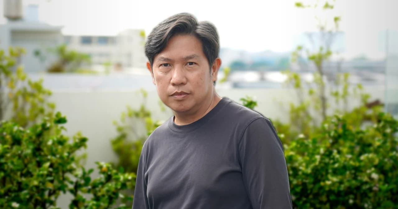 ทุกวัยควรมี ‘สนามเด็กเล่น’ ของตัวเอง คุยกับ โตมร ศุขปรีชา Chief Creative Director OKMD