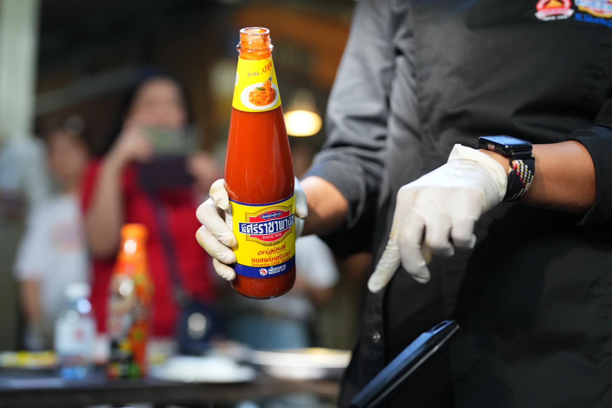 คุยกับ ‘ซอสพริกศรีราชาพานิช’ เตรียมพัฒนาสูตรรักสุขภาพ ตั้งเป้าโต 7% ต่อปี เจาะกลุ่มนักท่องเที่ยวซื้อกลับประเทศเป็นของฝาก