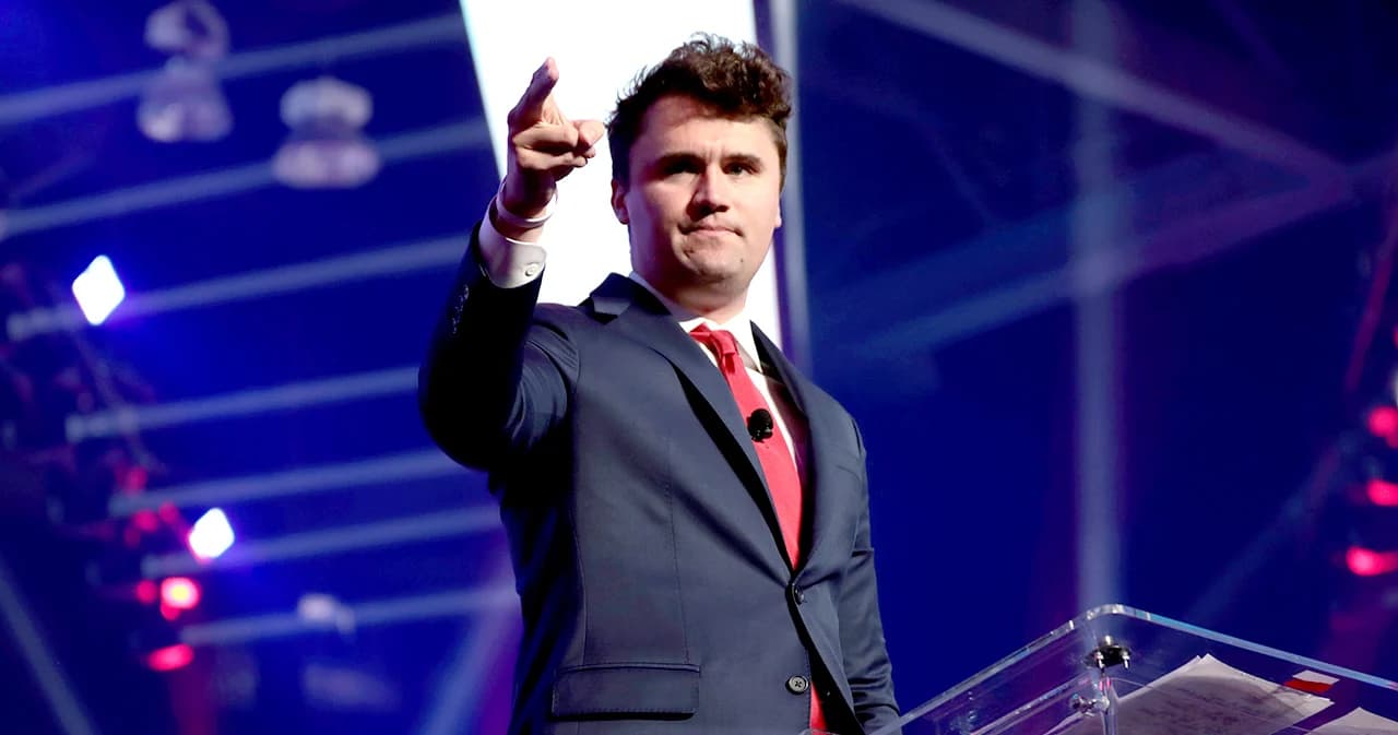 การลอบสังหาร ‘ชาลี เคิร์ก’ สะท้อนรอยร้าวการเมืองอเมริกัน และข้อถกเถียงเรื่องครอบครองปืน