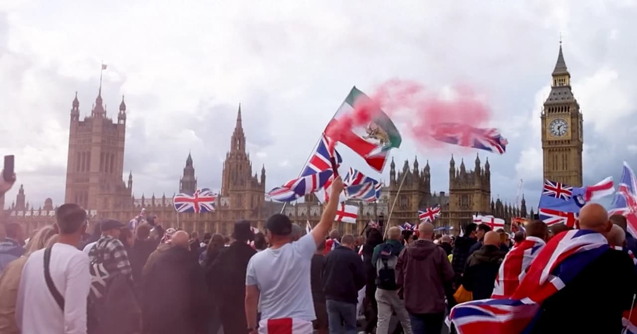 ม็อบต้านผู้อพยพอังกฤษ มวลชนรวมตัวหลักแสน สะท้อนกระแสขวาจัดเติบโต?