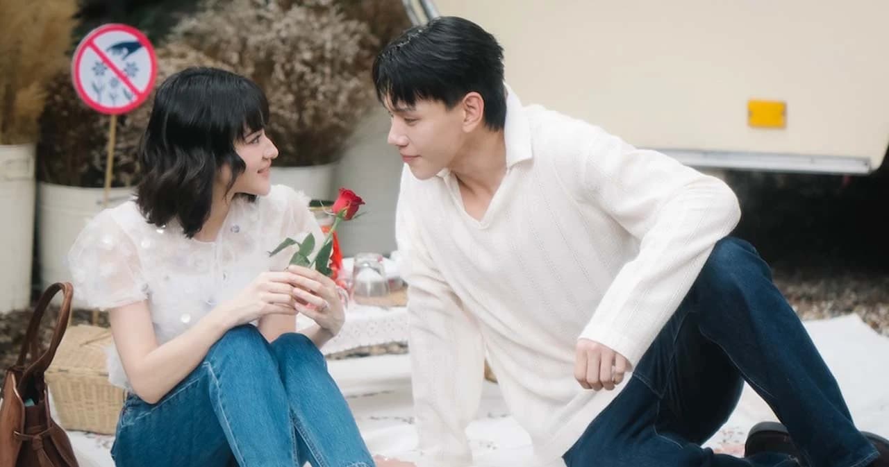 ความรักในวันที่ไม่ใช่ ‘ส้ม มารี’ ควง ‘ต้าห์อู๋’ ปล่อยเพลง ‘หยุดรัก’ ถ่ายทอดเรื่องราวความรักที่เกิดผิดเวลา