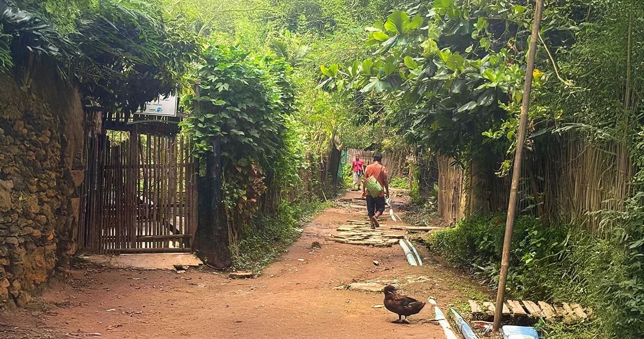 1 บาทของรัฐ สร้างมูลค่า 12 บาท? คุยถึง ‘เศรษฐศาสตร์ผู้ลี้ภัย’ กับ รศ.ดร.วรพล