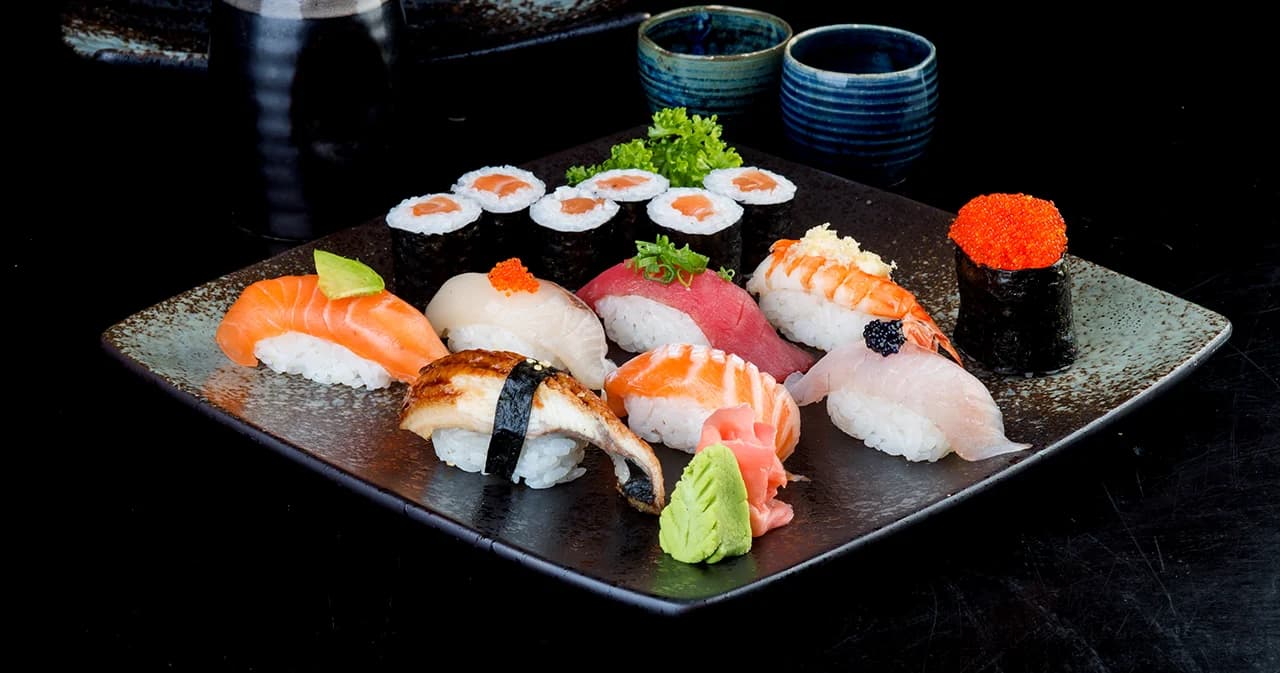 ซูชิสายพานในไทยตอนนี้มีใครบ้าง? คู่แข่งเทียบชน ‘Sushiro’ ราคาและรูปแบบบริการใกล้เคียงกัน