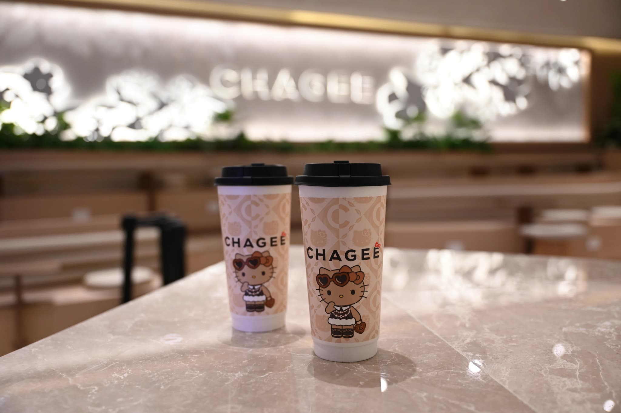 CHAGEE ต้อนรับเทศกาลส่งท้ายปี ด้วย Cocoa Oolong Milk Tea เมนูใหม่สุดกลมกล่อม เสิร์ฟพร้อมคอลแลปชุดใหญ่แจกความสดใส ใน CHAGEE Loves Hello Kitty Pop-Up